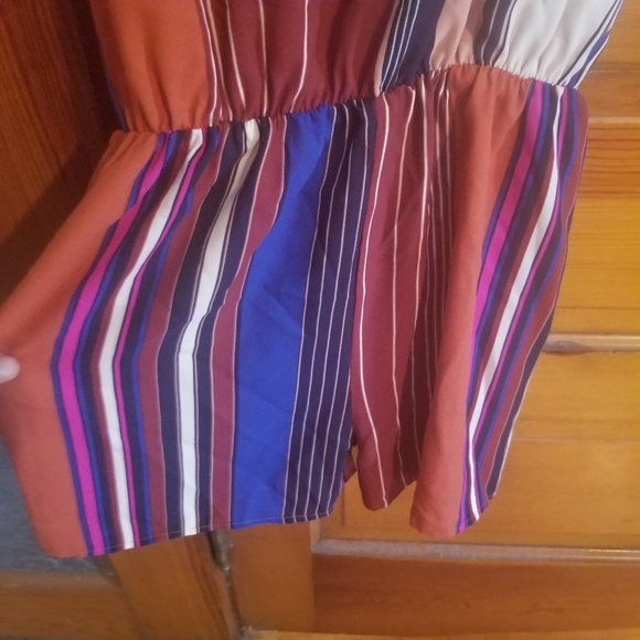 Everly Rust Striped Romper. Size Large. - Picture 4 of 5